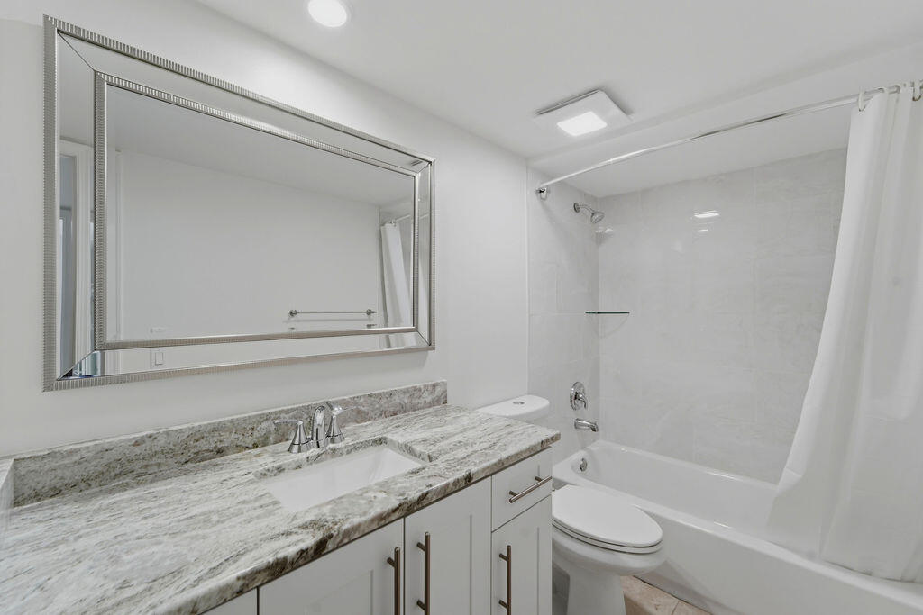3900 Southeast County Line Road Jupiter, FL 33469 - Photo 14 of 18 082426_026