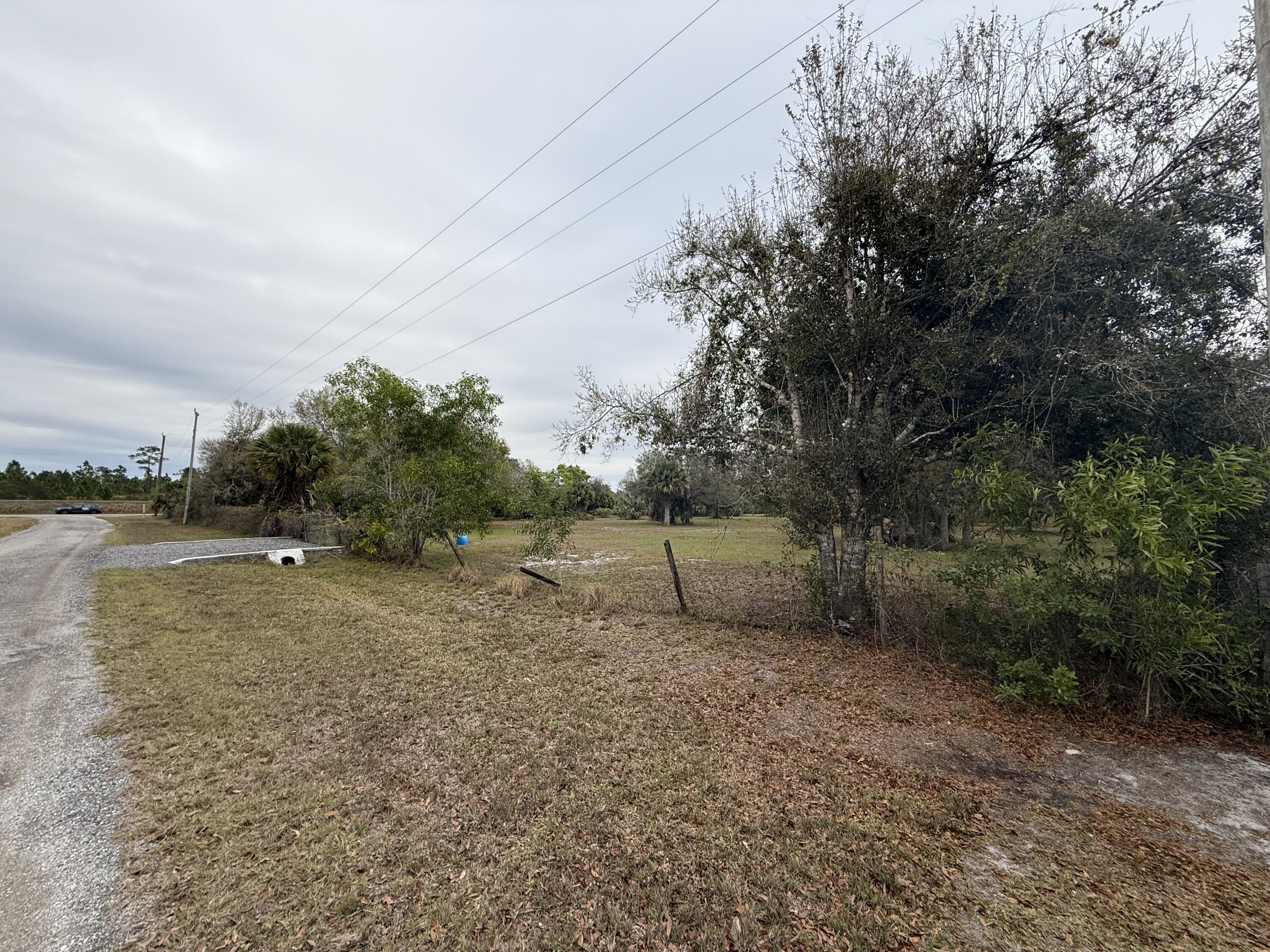 754 Hunting Club Avenue Clewiston, FL 33440 - Photo 18 of 31 a view of a outdoor space