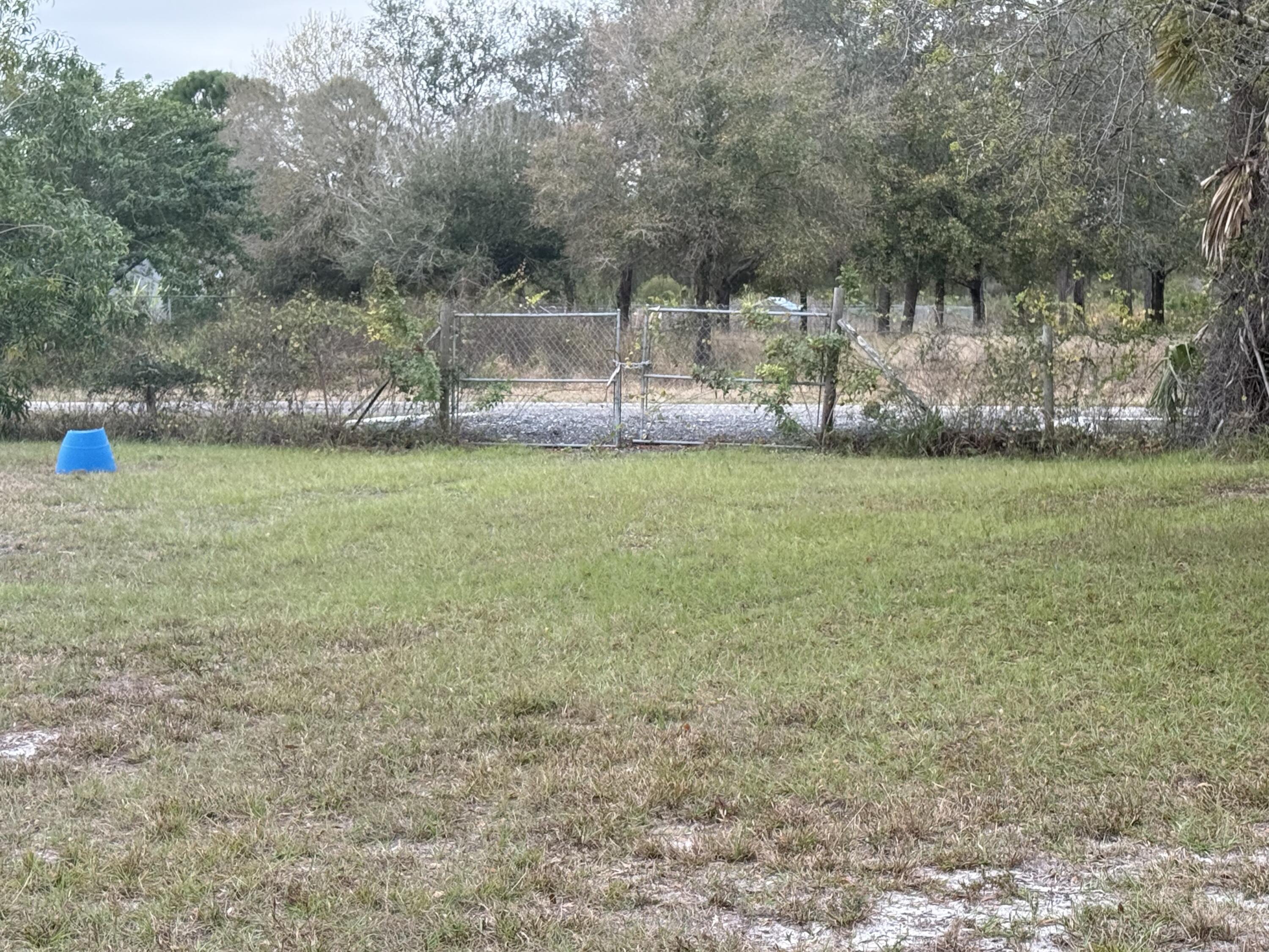 754 Hunting Club Avenue Clewiston, FL 33440 - Photo 5 of 31 a view of outdoor space and yard