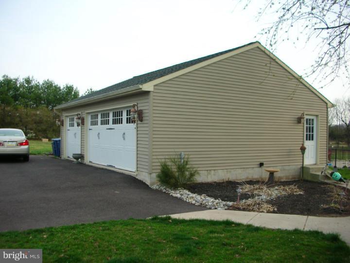 1034 Elephant Road Perkasie, PA 18944 - Photo 10 of 14 Garage