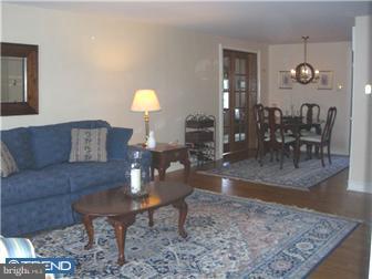 721 Cottage Road Glenside, PA 19038 - Photo 4 of 12 Living Room