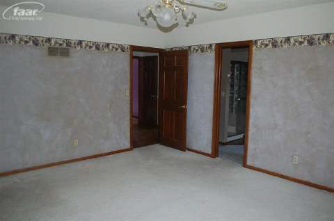 6101 South Irish Road Grand Blanc, MI 48439 - Photo 22 of 32 20403530-21.JPG