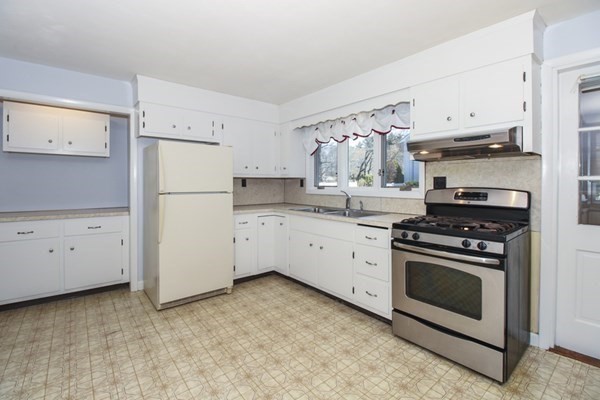 2 Pleasant View Drive Canton, MA 02021 - Photo 3 of 28 Gallery Image 3