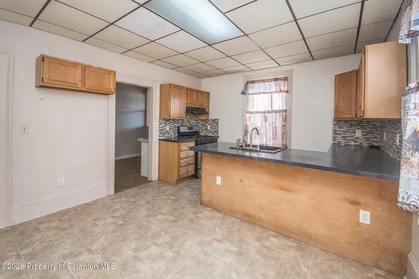 $1,500 | 1827-1829 Main Street, Unit SECOND, Blakely, PA 18447