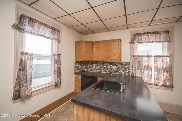 $1,500 | 1827-1829 Main Street, Unit SECOND, Blakely, PA 18447