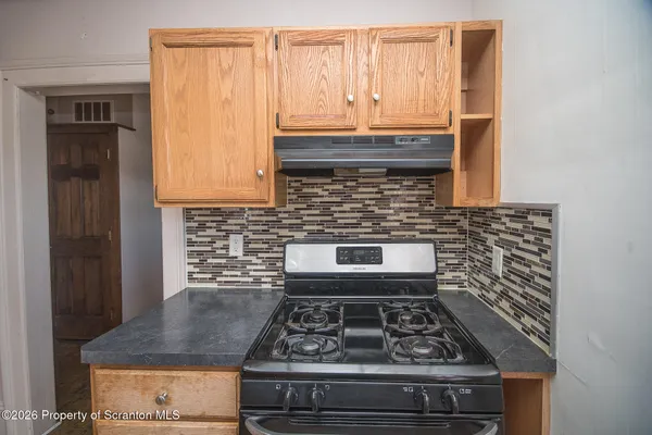 $1,500 | 1827-1829 Main Street, Unit SECOND, Blakely, PA 18447