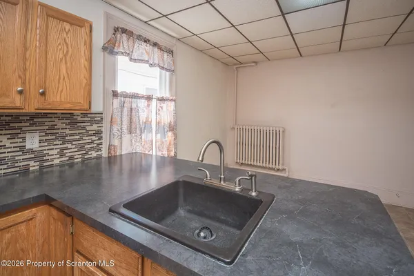 $1,500 | 1827-1829 Main Street, Unit SECOND, Blakely, PA 18447