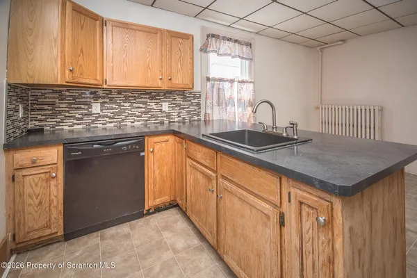 $1,500 | 1827-1829 Main Street, Unit SECOND, Blakely, PA 18447