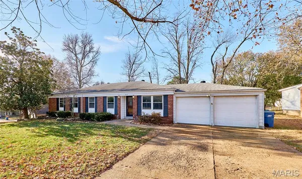 $2,300 | 815 Montmartre Court, St. Louis, MO 63141