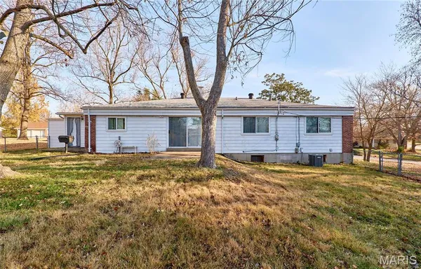 $2,300 | 815 Montmartre Court, St. Louis, MO 63141