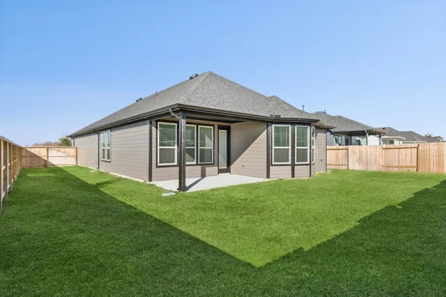 a view of front of house with a yard