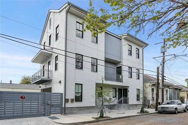 $2,850 | 3431 Chartres Street, Unit 6, New Orleans, LA 70117