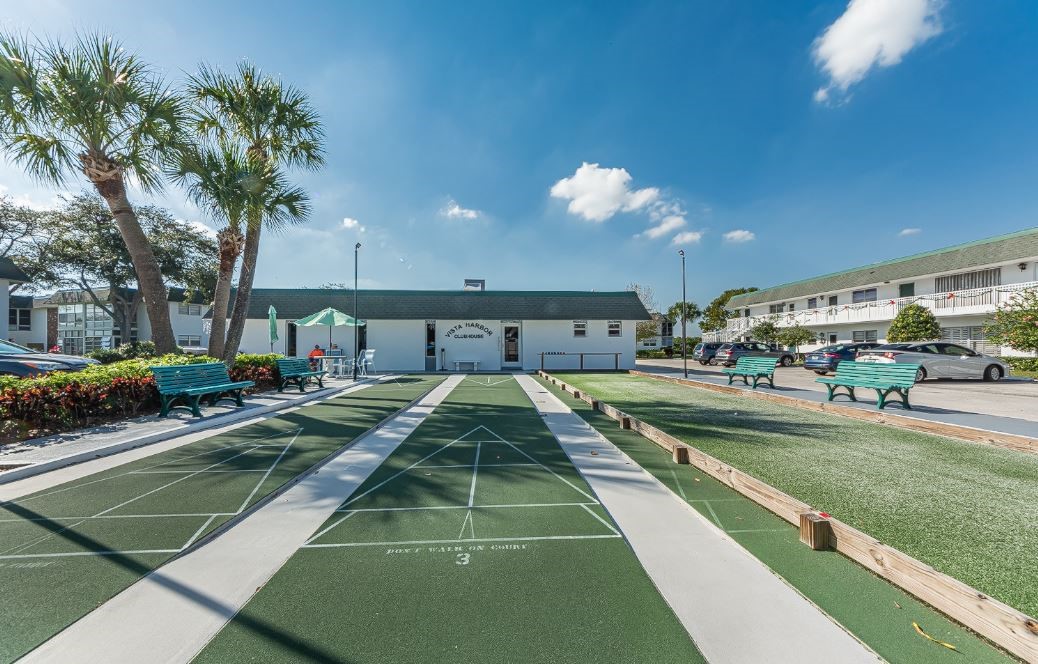 2800 Indian River Boulevard, Unit G6 Vero Beach, FL 32960 - Photo 21 of 22 a view of a tennis court