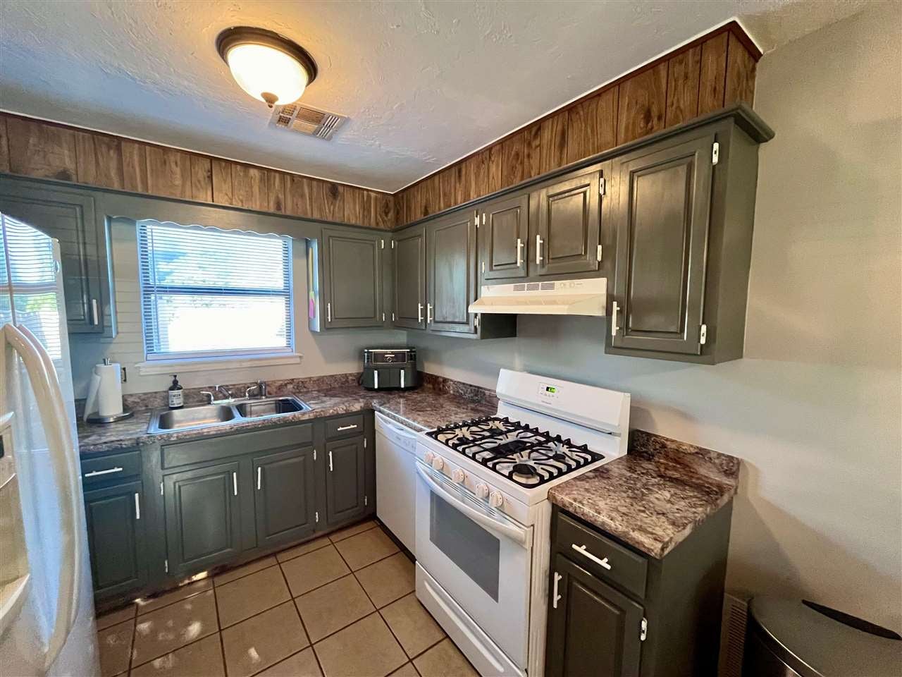 130 East Maple Avenue Perry, OK 73077 - Photo 4 of 19 Gallery Image 4