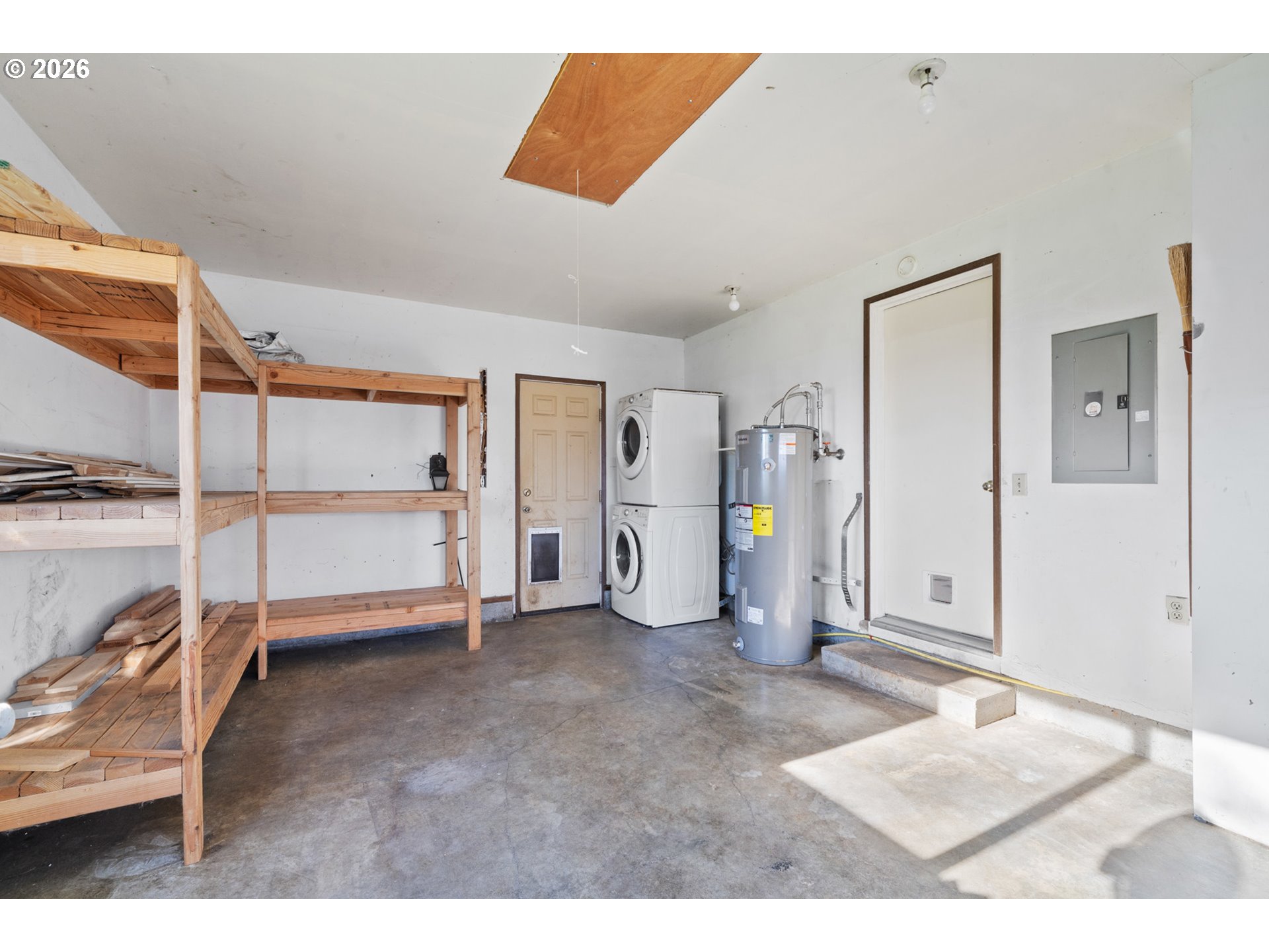 702 Ash Avenue Tillamook, OR 97141 - Photo 24 of 27 a view of a livingroom with walk in closet