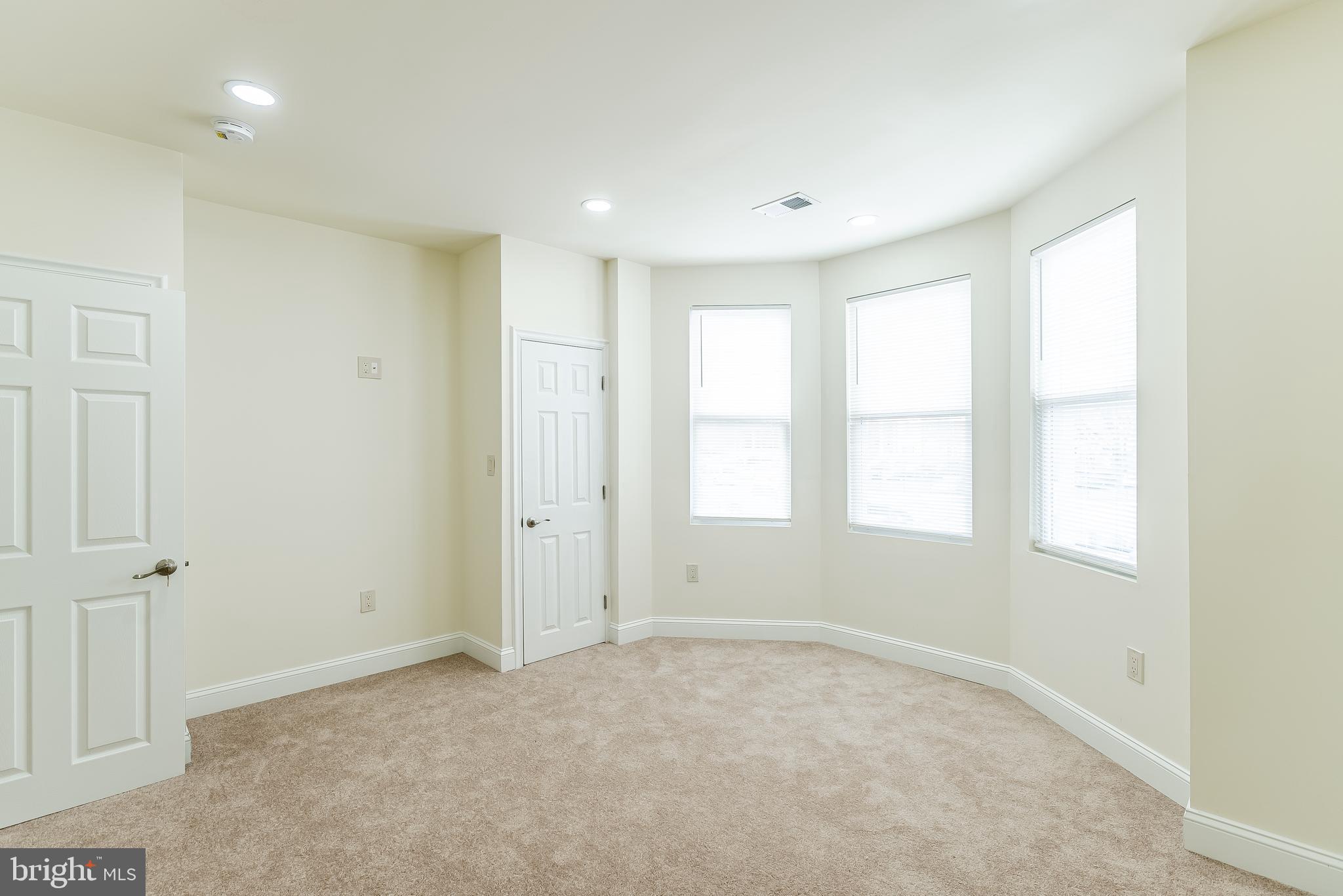 6357 Old York Road Philadelphia, PA 19141 - Photo 20 of 41 an empty room with windows