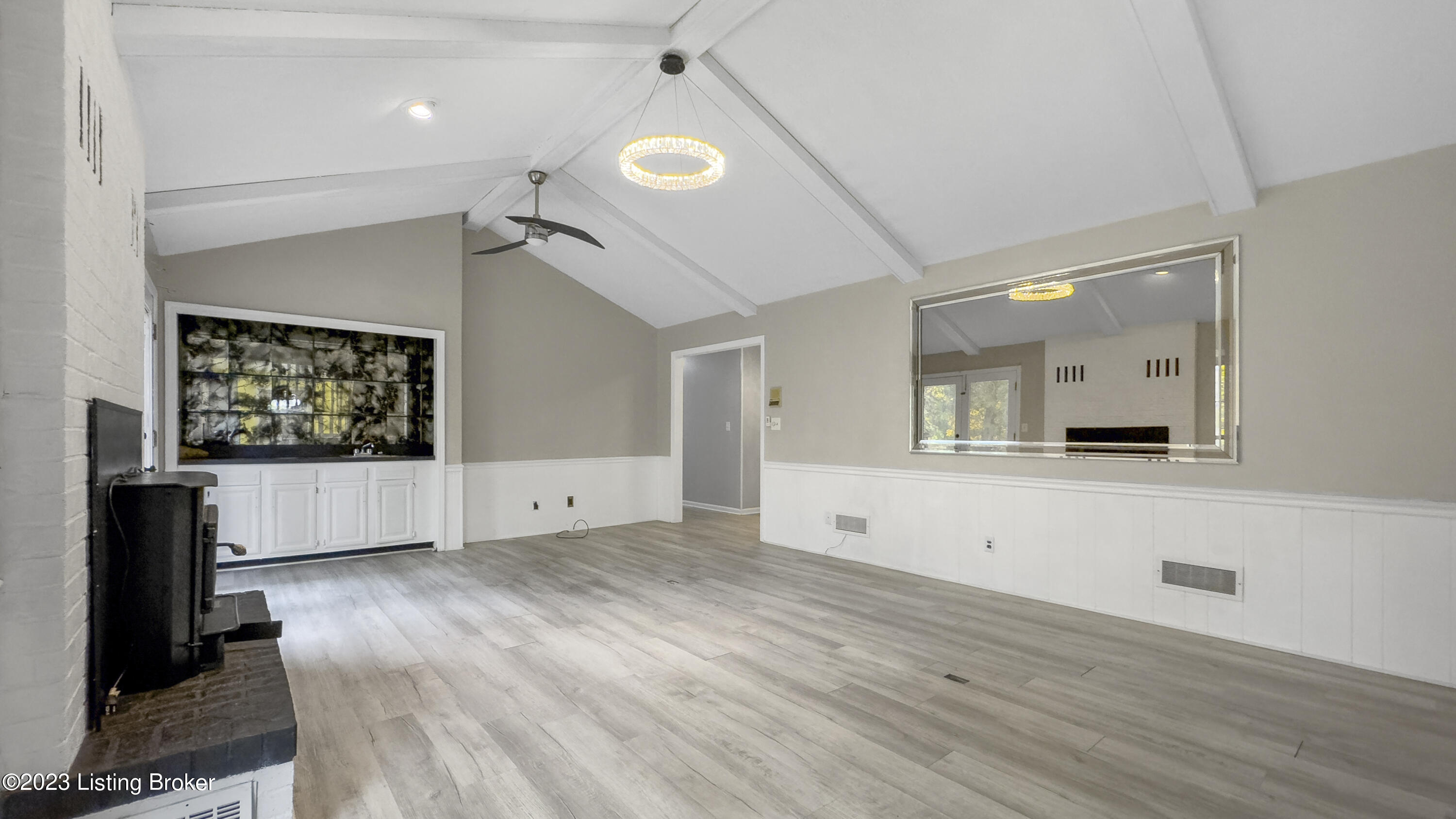 9898 Fairmount Road Louisville, KY 40291 - Photo 12 of 53 Great Room