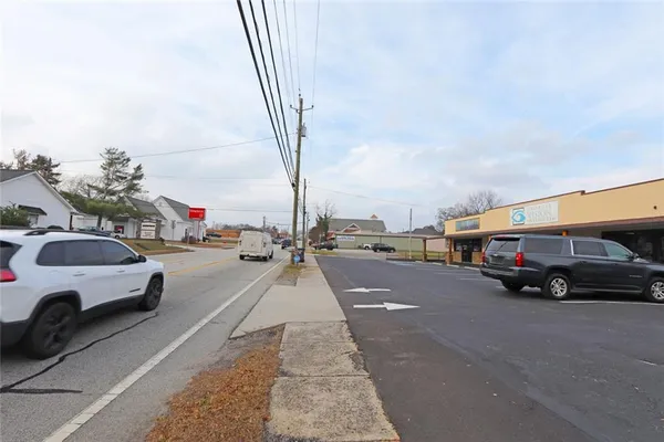 $2,750 | 300 Alabama Avenue, Unit E, Bremen, GA 30110