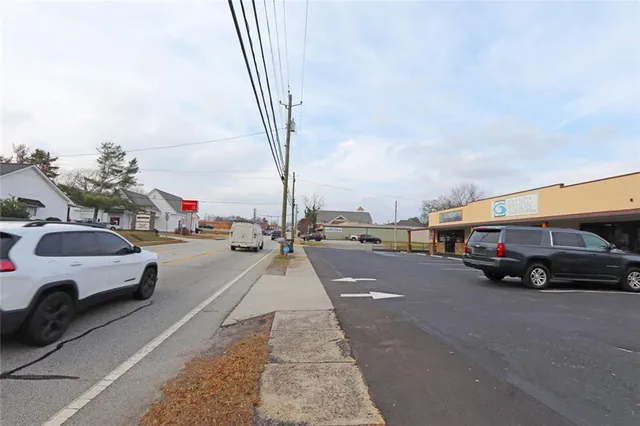 $2,750 | 300 Alabama Avenue, Unit E, Bremen, GA 30110