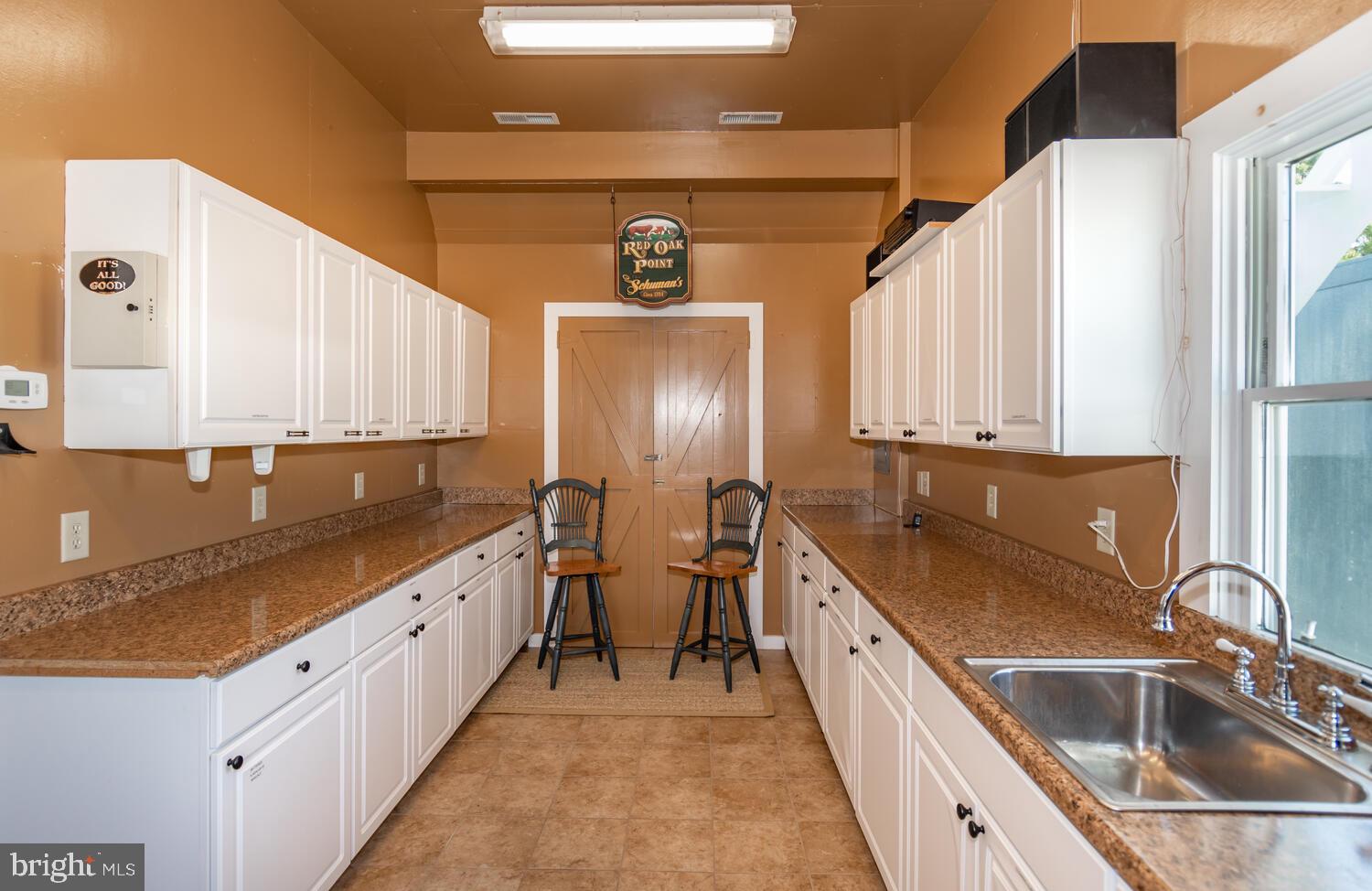 28589 Brick Row Drive Oxford, MD 21654 - Photo 114 of 129 Gathering Barn Kitchenette
