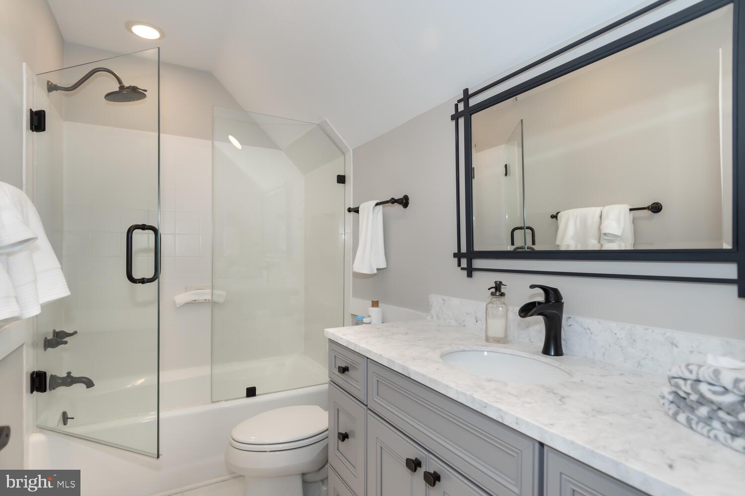 28589 Brick Row Drive Oxford, MD 21654 - Photo 57 of 129 Bedroom # 3 ensuite