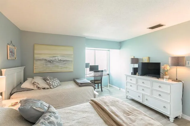 $5,500 | 1255 East Peppertree Drive, Unit 501, Sarasota, FL 34242