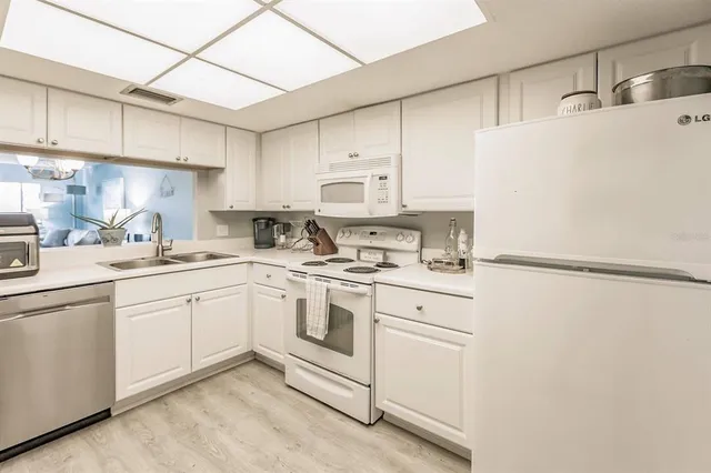 $5,500 | 1255 East Peppertree Drive, Unit 501, Sarasota, FL 34242