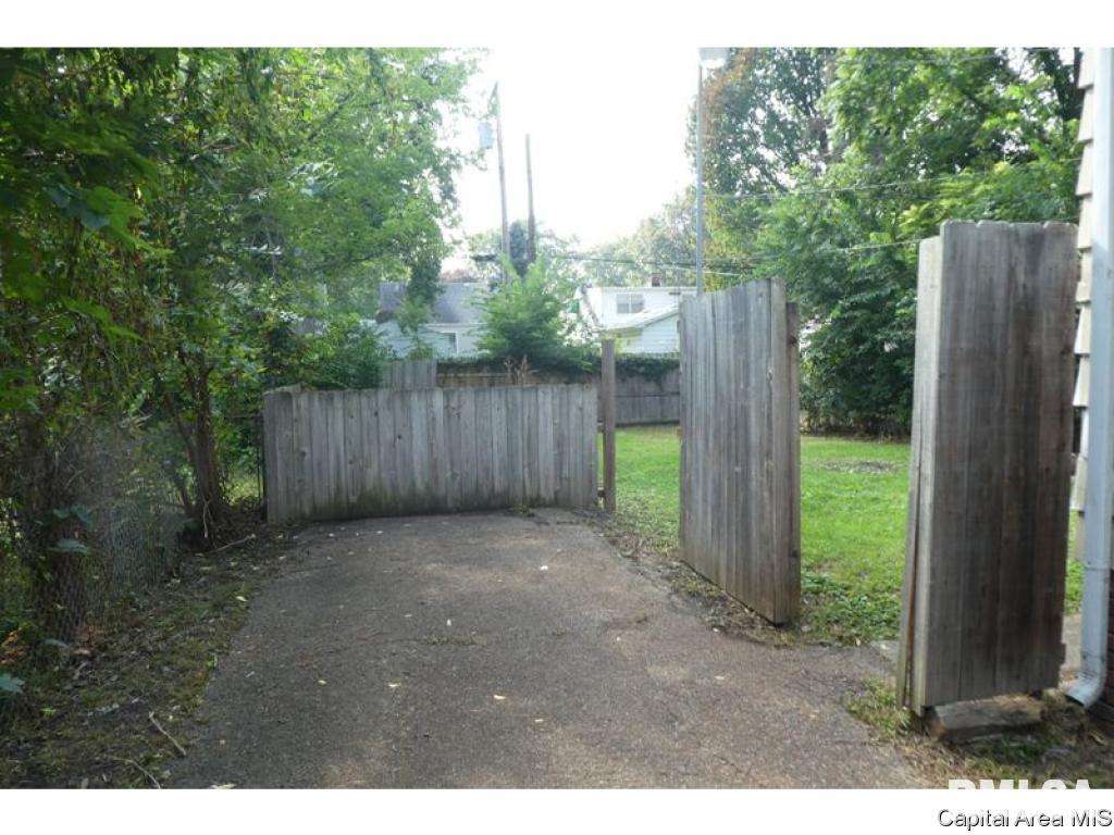 221 North Douglas Avenue Springfield, IL 62702 - Photo 14 of 15 Gallery Image 14