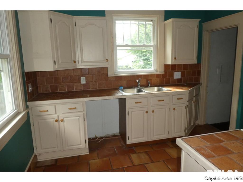 221 North Douglas Avenue Springfield, IL 62702 - Photo 8 of 15 Gallery Image 8