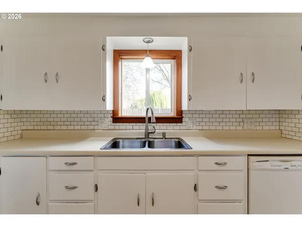 $369,900 | 2125 West 19th Place, Eugene, OR 97405