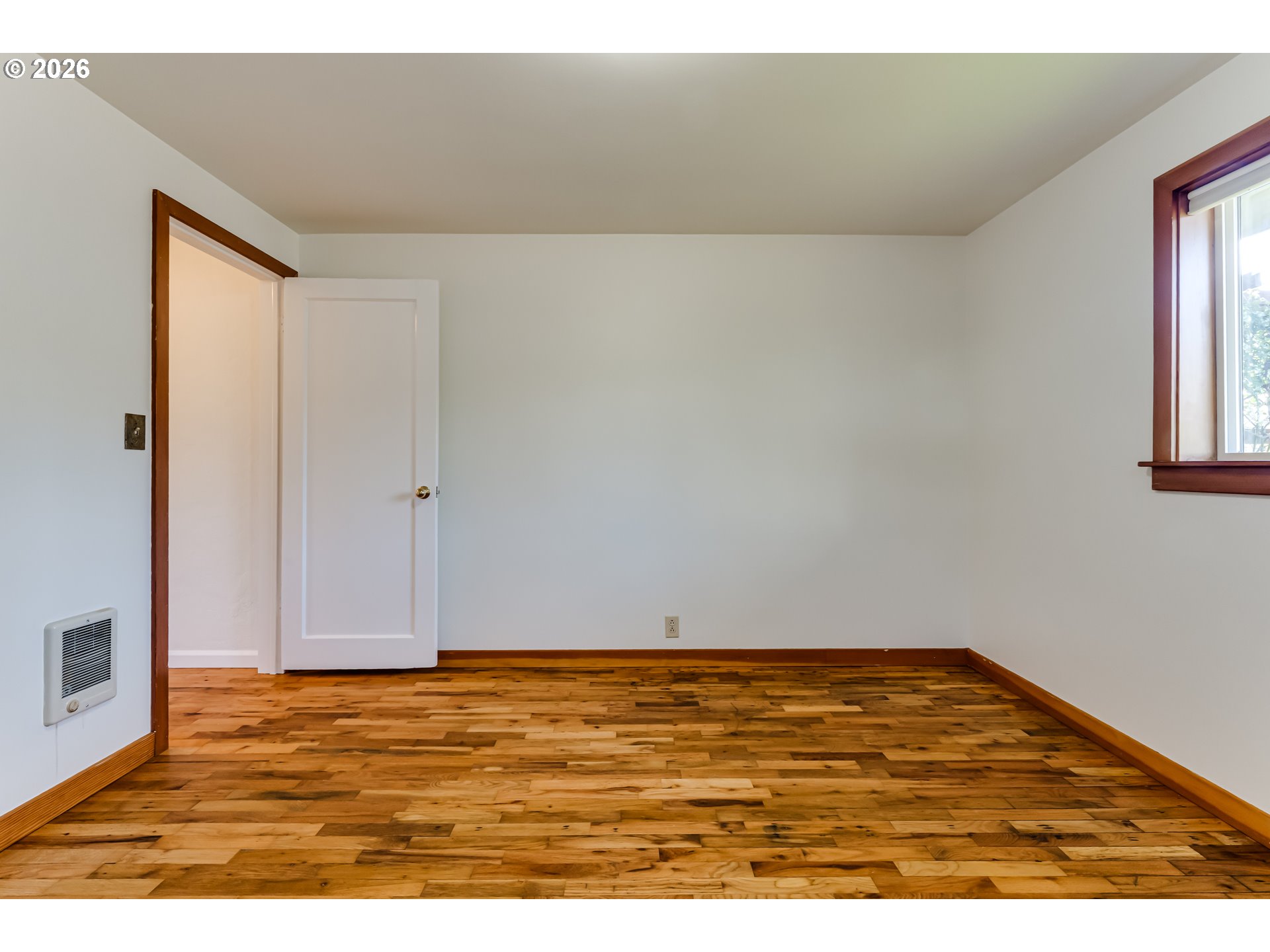 2125 West 19th Place Eugene, OR 97405 - Photo 27 of 29 a view of an empty room