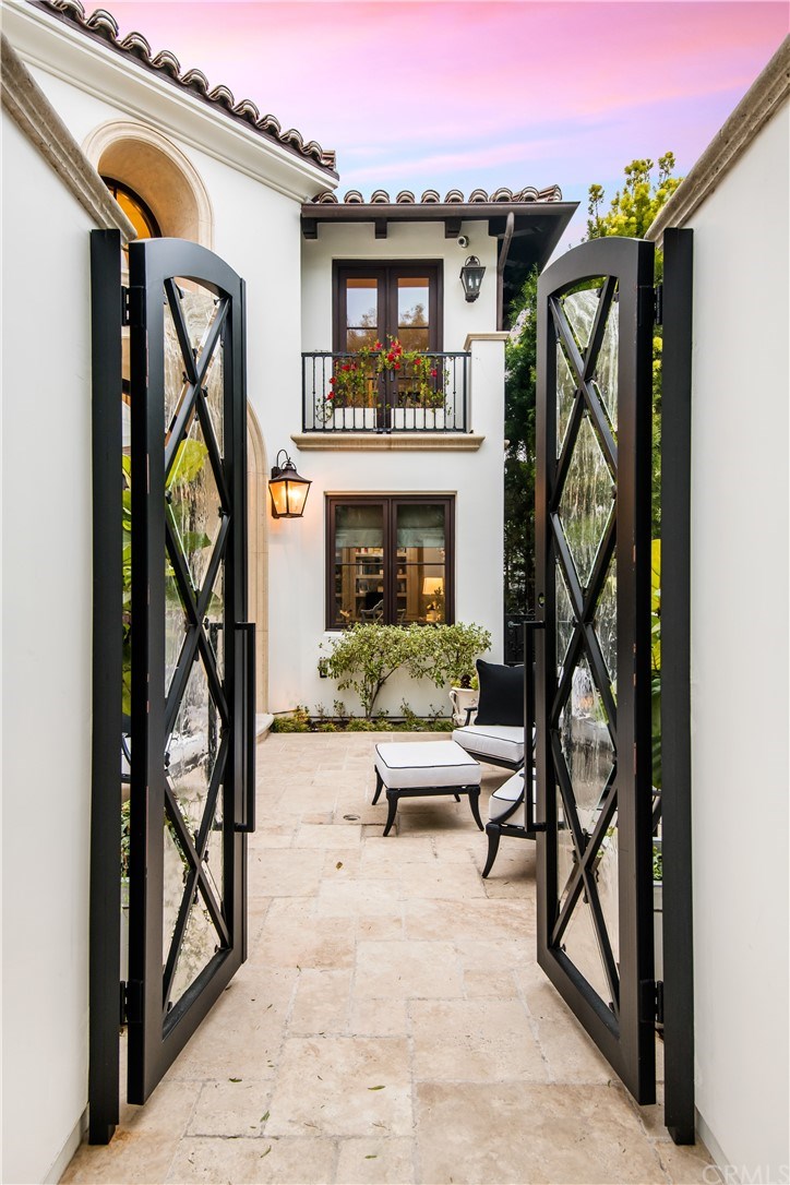 937 Eighth Street Manhattan Beach, CA 90266 - Photo 5 of 72