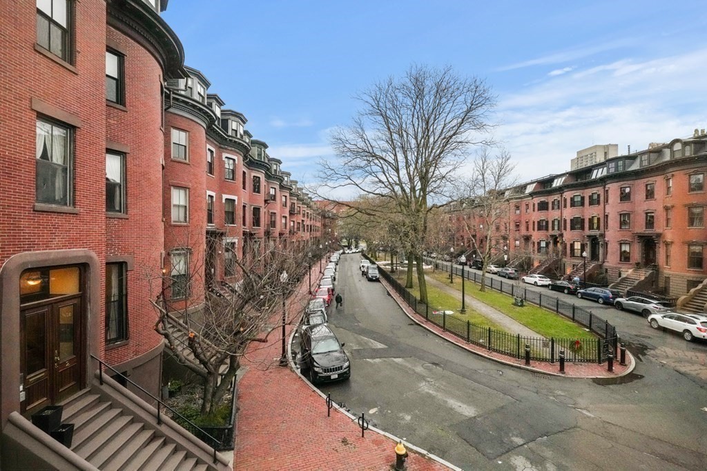 1672 R Washington Street, Unit TH1 Boston, MA 02118 - Photo 30 of 40 a view of a swimming pool with a patio