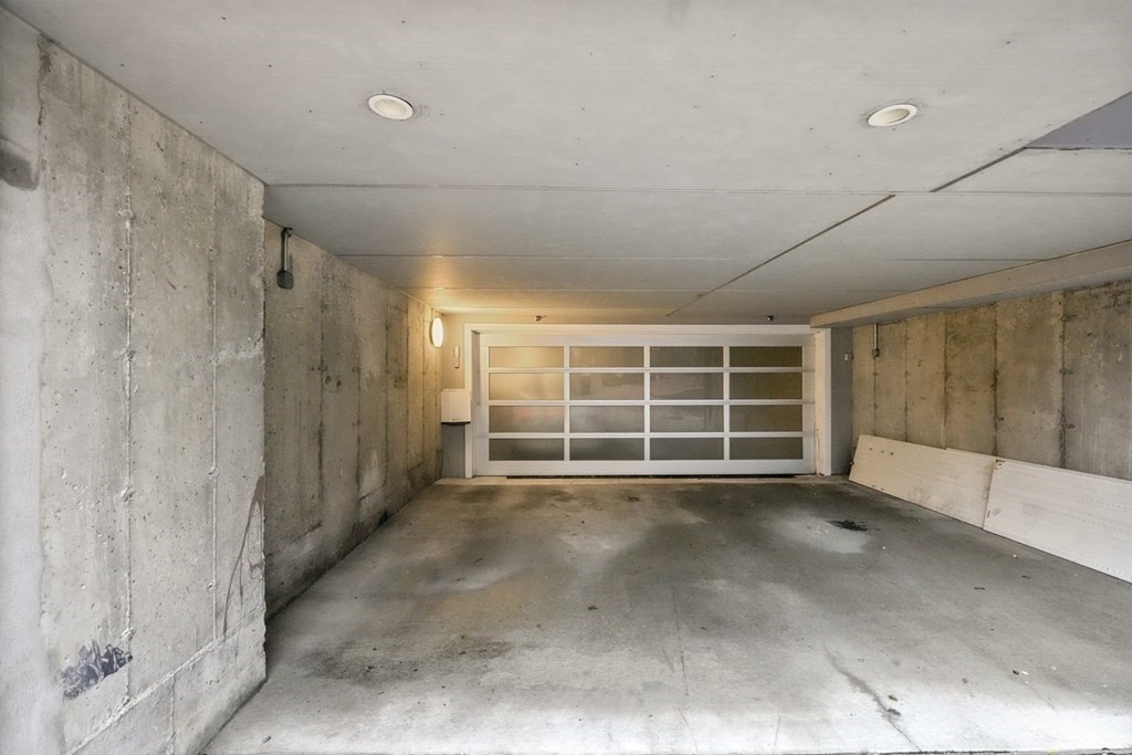 1672 R Washington Street, Unit TH1 Boston, MA 02118 - Photo 34 of 40 a view of an empty room with a window