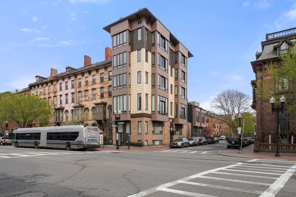 1672 R Washington Street, Unit TH1 Boston, MA 02118 - Photo 35 of 40 a building view