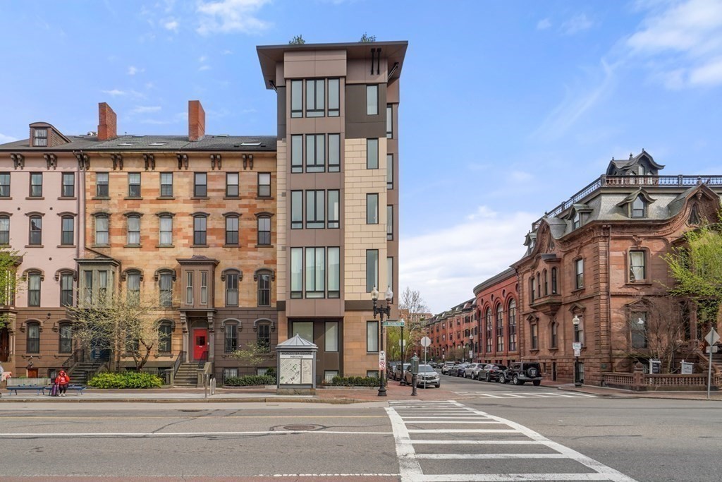 1672 R Washington Street, Unit TH1 Boston, MA 02118 - Photo 37 of 40 a view of a building with a street