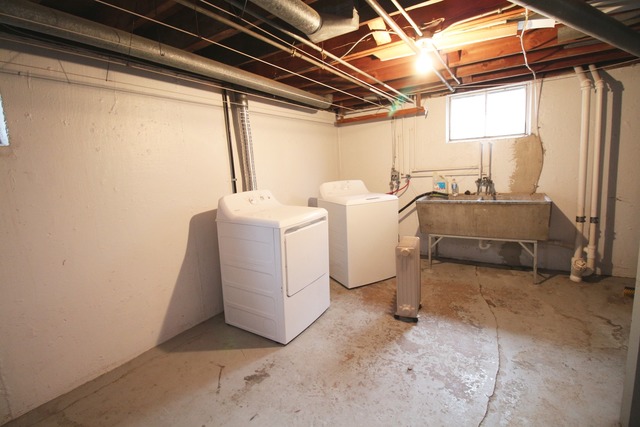 1460 Burr Oak Road Homewood, IL 60430 - Photo 14 of 19 a utility room with dryer and washer