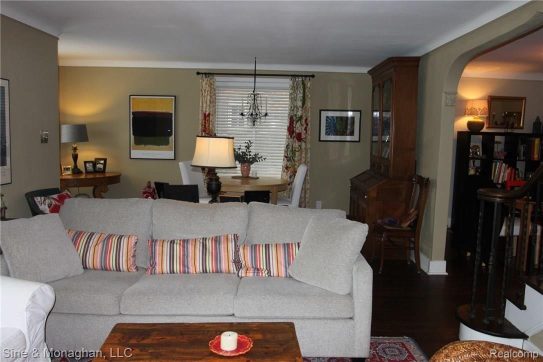 695 Rivard Boulevard Grosse Pointe, MI 48230 - Photo 5 of 23 IMG_4048.JPG