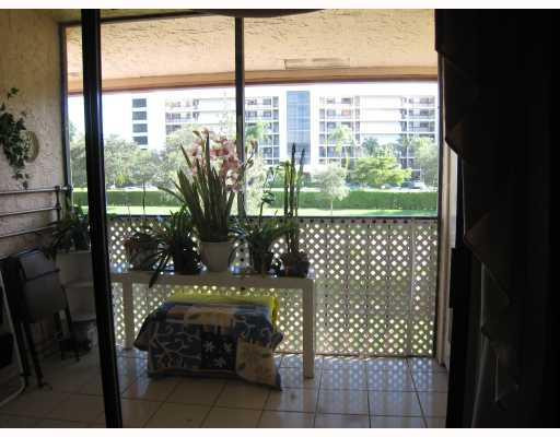 22016 Palms Way, Unit 2050 Boca Raton, FL 33433 - Photo 5 of 10 Patio/Deck