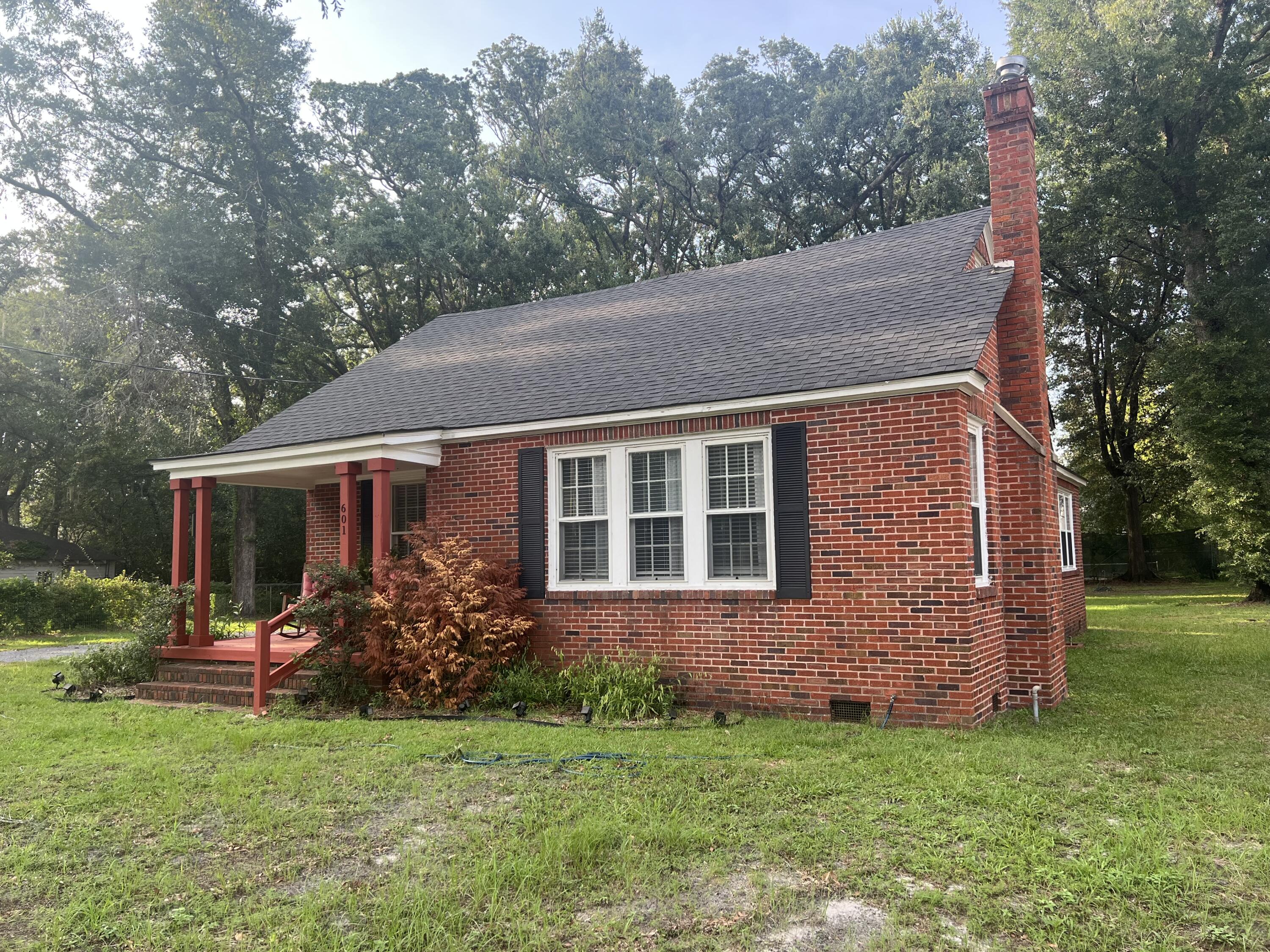 601 Carn Street Walterboro, SC 29488 - Photo 3 of 33 IMG_6757