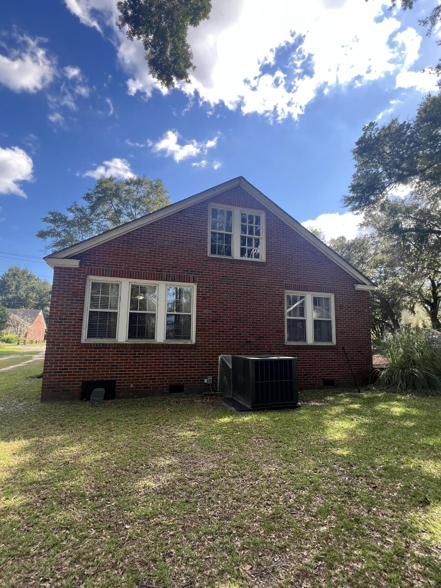601 Carn Street Walterboro, SC 29488 - Photo 4 of 33 IMG_6961