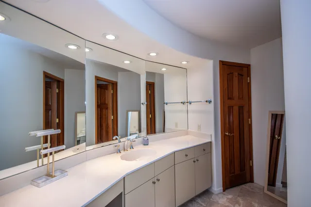 $890,000 | 4455 Club Drive, Slinger, WI 53086