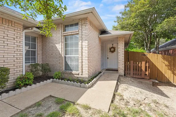 $235,000 | 225 Juniper Ridge Court, DeSoto, TX 75115