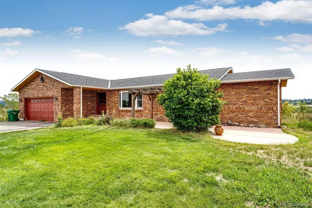a view of a house with a backyard