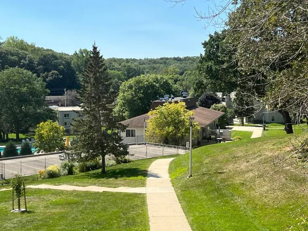 $100,000 | 362 Elton Hills Drive Northwest, Unit 18, Rochester, MN 55901