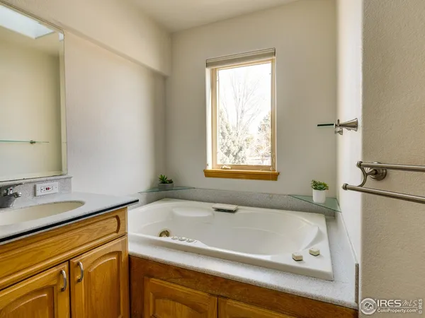 $585,000 | 927 Hover Ridge Circle, Longmont, CO 80501