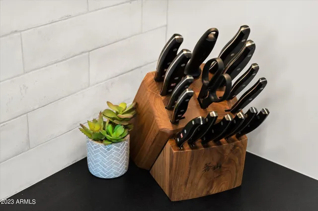 $4,000 | 1027 West Peralta Avenue, Mesa, AZ 85210