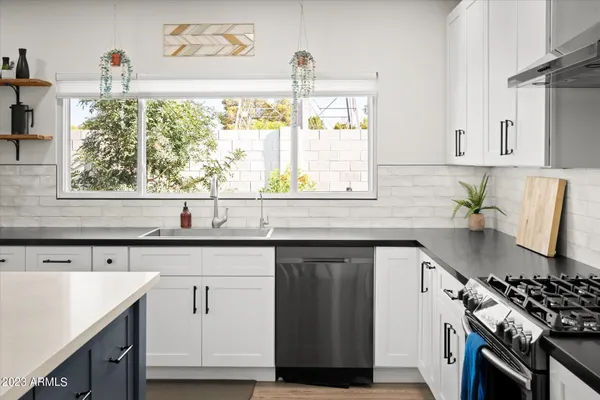 $4,000 | 1027 West Peralta Avenue, Mesa, AZ 85210