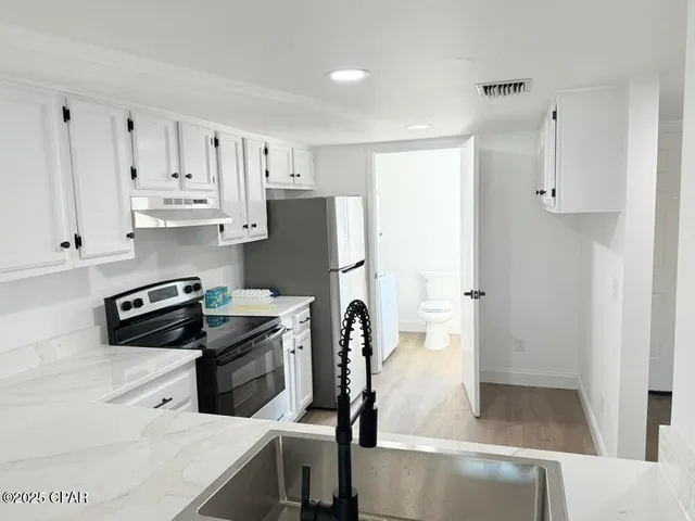 $1,700 | 401 East Beach Drive, Unit A3, Panama City, FL 32401