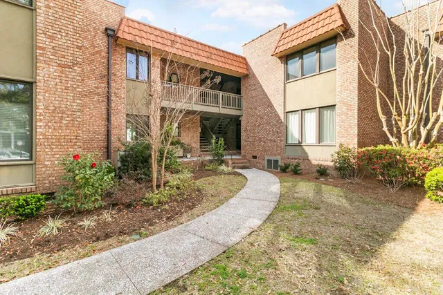 $995,000 | 220 3rd Avenue, Unit 4B, Charleston, SC 29403